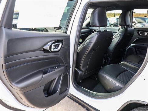 New 2026 Jeep Compass Latitude image 21