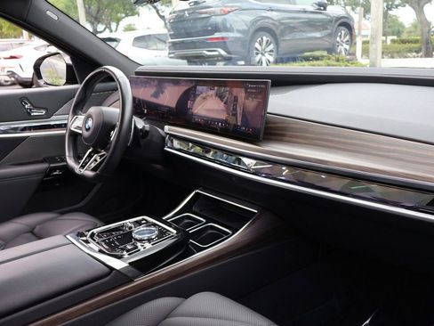 Used 2025 BMW 740i w/ Premium Package RWD image 36