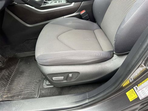 Used 2022 Toyota Highlander LE image 17