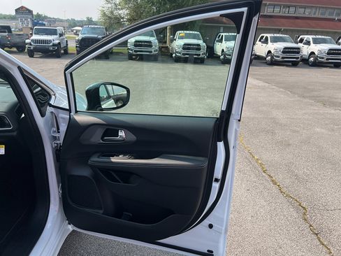 New 2025 Chrysler Voyager LX image 15