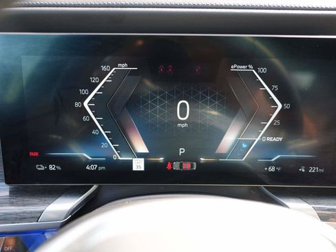 Used 2025 BMW i7 xDrive60 image 21