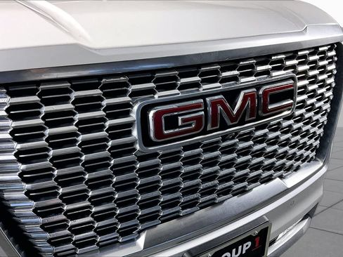 Used 2022 GMC Yukon XL Denali AWD/4WD image 29