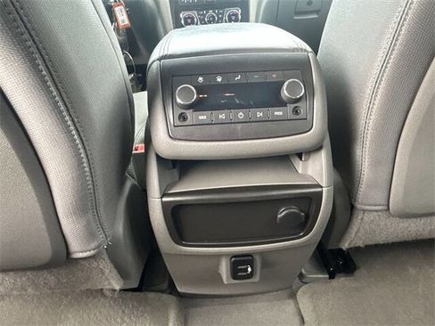 Used 2017 Chevrolet Traverse LT image 22