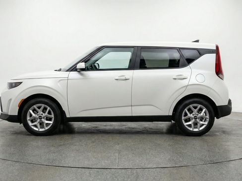 Used 2025 Kia Soul LX w/ LX Technology Package FWD image 5