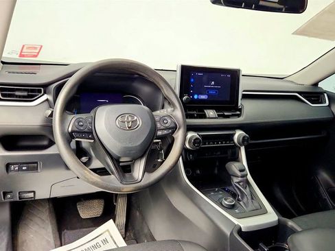 Used 2023 Toyota RAV4 LE AWD/4WD image 11