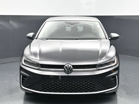 Used 2026 Volkswagen Jetta SE FWD image 8