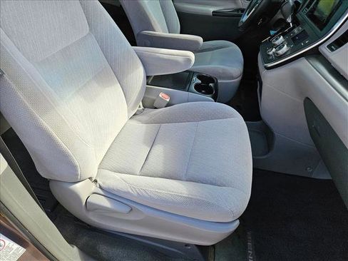 Used 2017 Toyota Sienna LE image 22