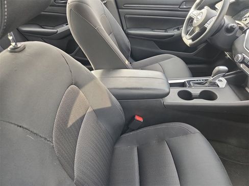 Used 2024 Nissan Altima 2.5 S image 12