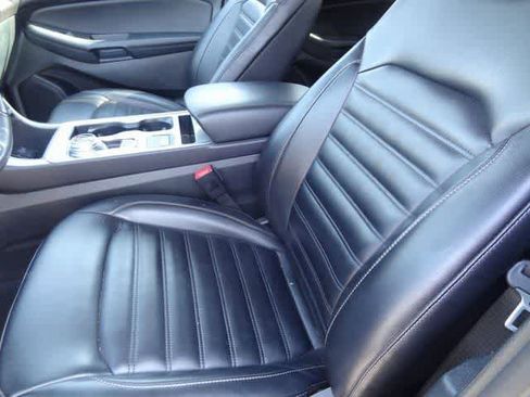 Used 2023 Ford Edge SEL image 7