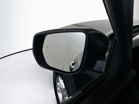 Used 2023 Jeep Grand Cherokee Laredo RWD image 16
