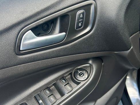 Used 2018 Ford Escape SE image 33