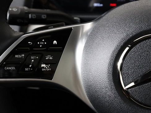 Used 2025 Mercedes-Benz GLB 250 4MATIC image 19