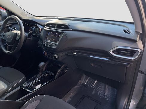 Used 2022 Chevrolet TrailBlazer LT w/ LPO, Blackout Package image 28
