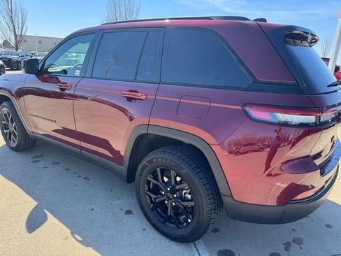 Certified 2025 Jeep Grand Cherokee Altitude image 5