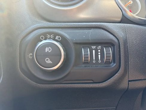 Used 2021 Jeep Gladiator Sport AWD/4WD image 31