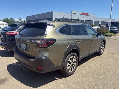 Used 2025 Subaru Outback Premium AWD/4WD image 5