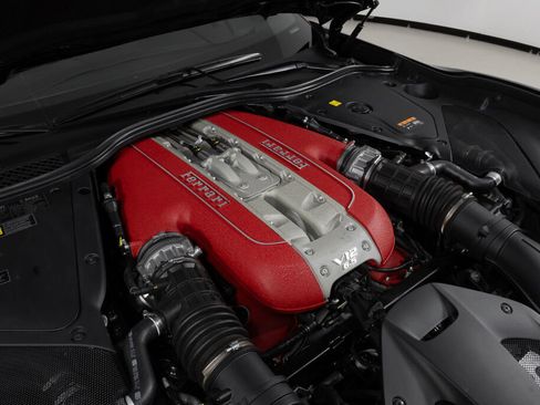 Used 2023 Ferrari 812 GTS image 25