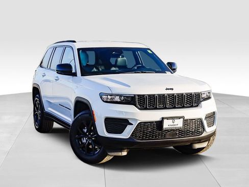 New 2025 Jeep Grand Cherokee Altitude image 2