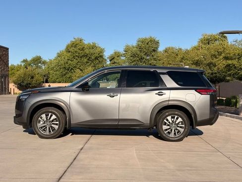 Used 2024 Nissan Pathfinder S FWD image 10