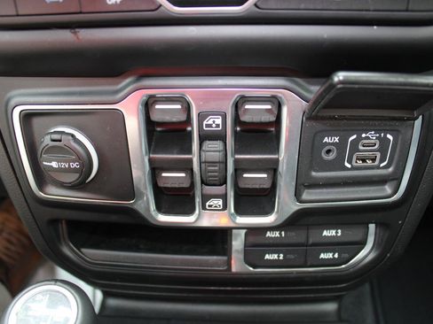 Used 2023 Jeep Wrangler Unlimited Sahara w/ Cold Weather Group AWD/4WD image 23