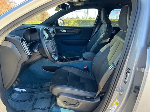 Used 2023 Volvo XC40 Recharge Ultimate image 16