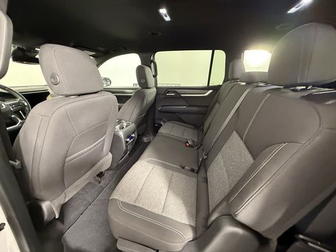 Used 2025 GMC Acadia Elevation image 15