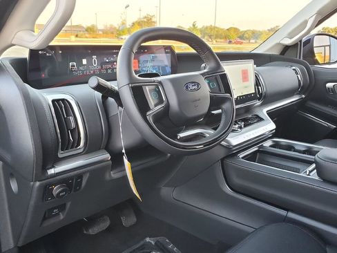New 2025 Ford Expedition Platinum w/ Driver's Package AWD/4WD image 7