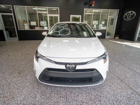 Used 2025 Toyota Corolla LE w/ LE Premium Package FWD image 6