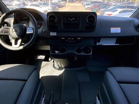 Used 2024 Mercedes-Benz Sprinter 2500 image 11