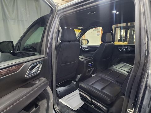 Used 2024 Chevrolet Suburban LT image 9
