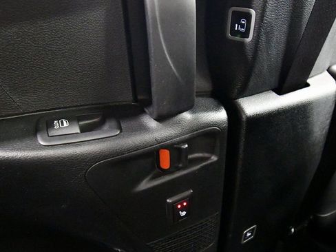 Used 2024 Chrysler Pacifica Limited w/ S Appearance Package image 17