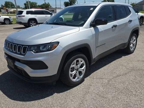 Used 2025 Jeep Compass Sport AWD/4WD image 8