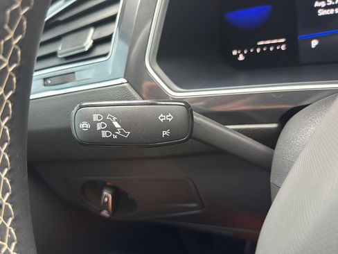 Used 2022 Volkswagen Tiguan SE AWD/4WD image 31