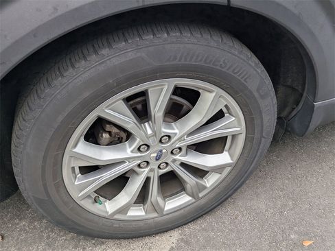 Used 2021 Ford Explorer XLT w/ Equipment Group 202A image 8