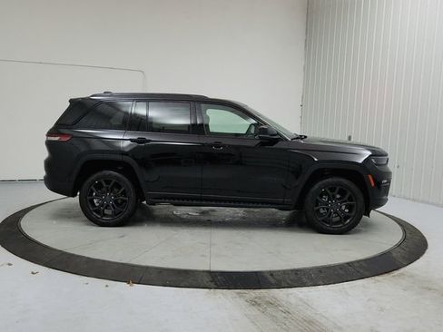 New 2025 Jeep Grand Cherokee Limited w/ Trailer Tow Package AWD/4WD image 8