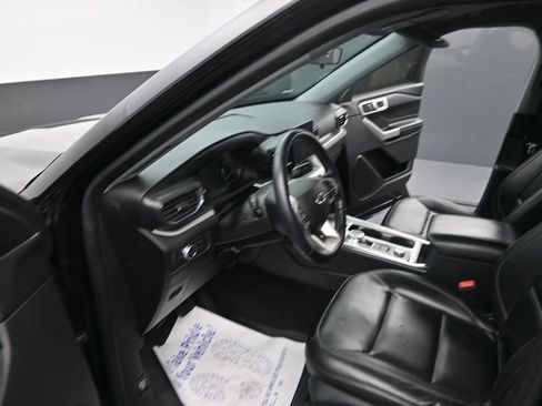 Used 2021 Ford Explorer XLT w/ Equipment Group 202A AWD/4WD image 27