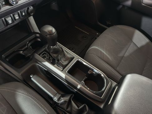 Used 2019 Toyota Tacoma TRD Off-Road image 18