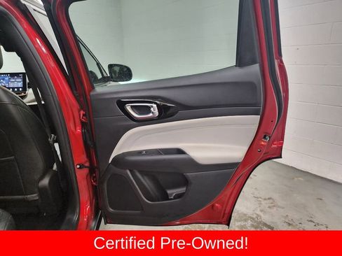 Certified 2025 Jeep Compass Limited image 32