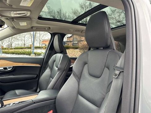 Used 2024 Volvo XC90 B6 Plus w/ Protection Package Premier image 17