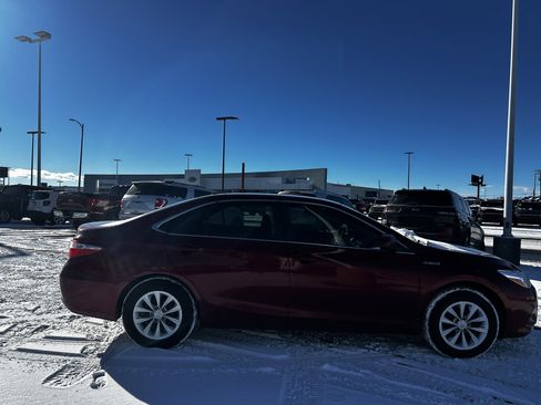 Used 2017 Toyota Camry LE image 6