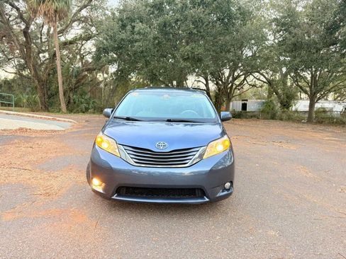 Used 2013 Toyota Sienna XLE image 2