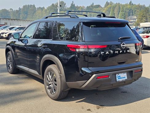 New 2025 Nissan Pathfinder SV image 7