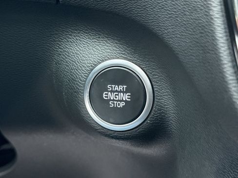 Used 2025 Volvo XC40 B5 Core image 21