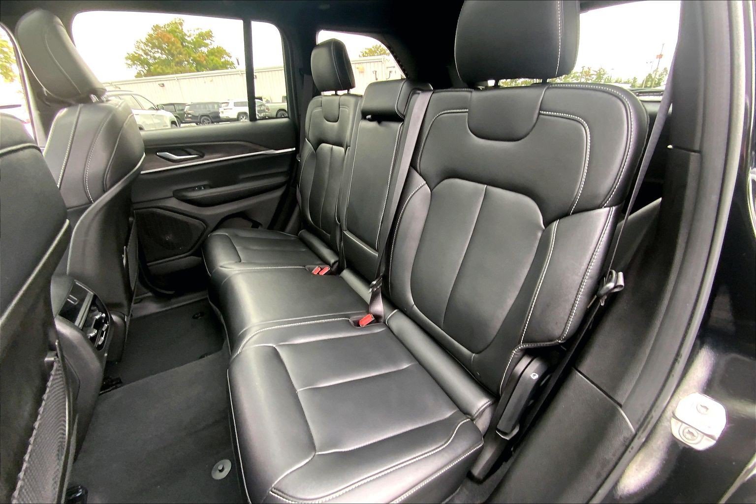Certified 2024 Jeep Grand Cherokee Limited AWD/4WD image 19