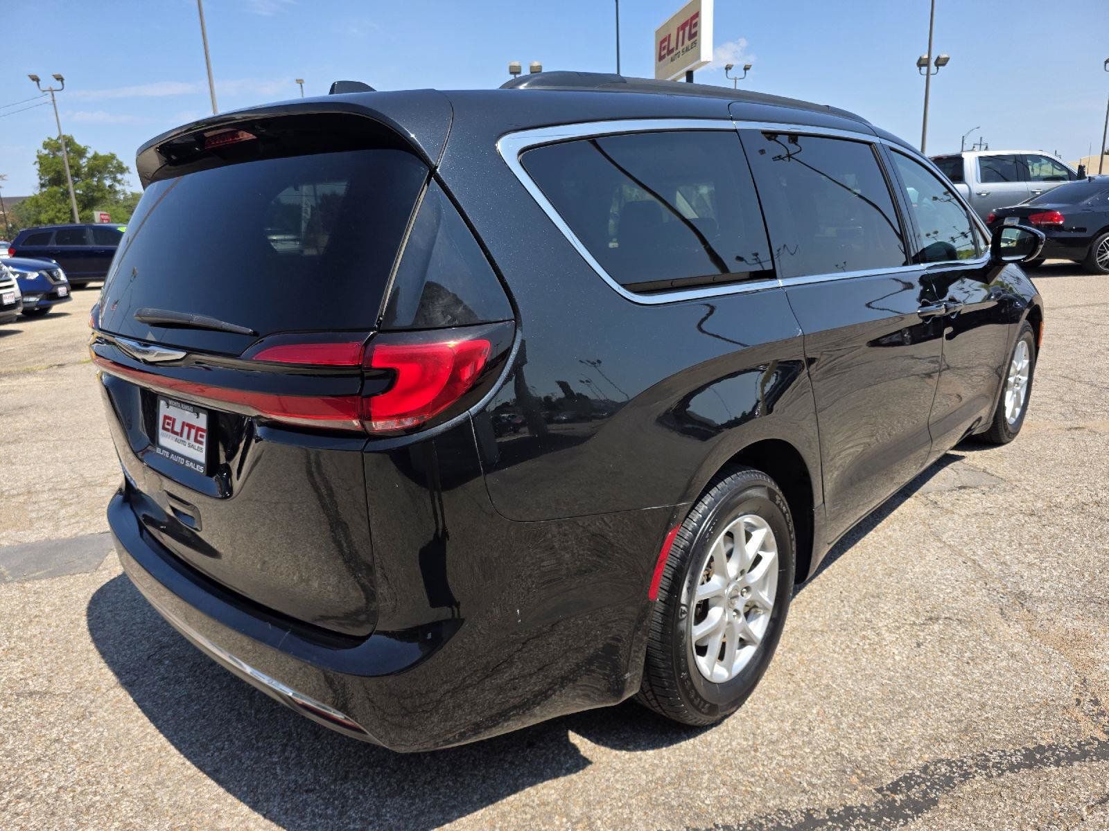 Used 2022 Chrysler Pacifica Touring-L FWD image 5