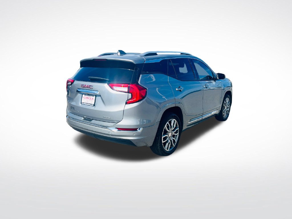 Used 2024 GMC Terrain Denali w/ Denali Premium Package AWD/4WD image 8