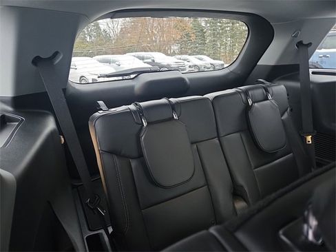 Certified 2022 Ford Explorer XLT w/ Equipment Group 202A image 22