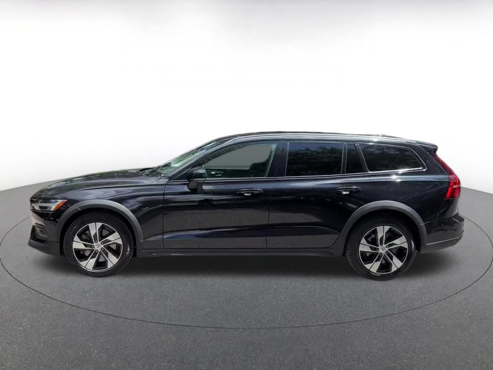 Used 2025 Volvo V60 B5 Cross Country Plus AWD/4WD image 8