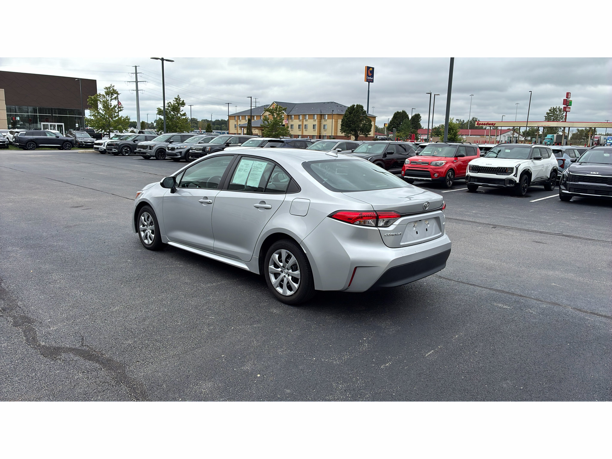 Used 2025 Toyota Corolla LE FWD image 5