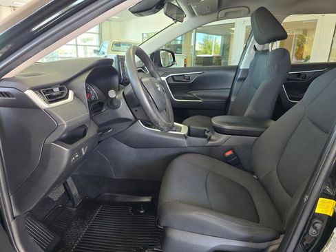 Used 2022 Toyota RAV4 LE AWD/4WD image 17